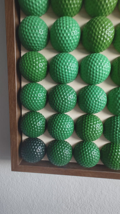 Golfball - 3D Kunst; Bunte Golfbälle im Farbverlauf; 53x53 cm