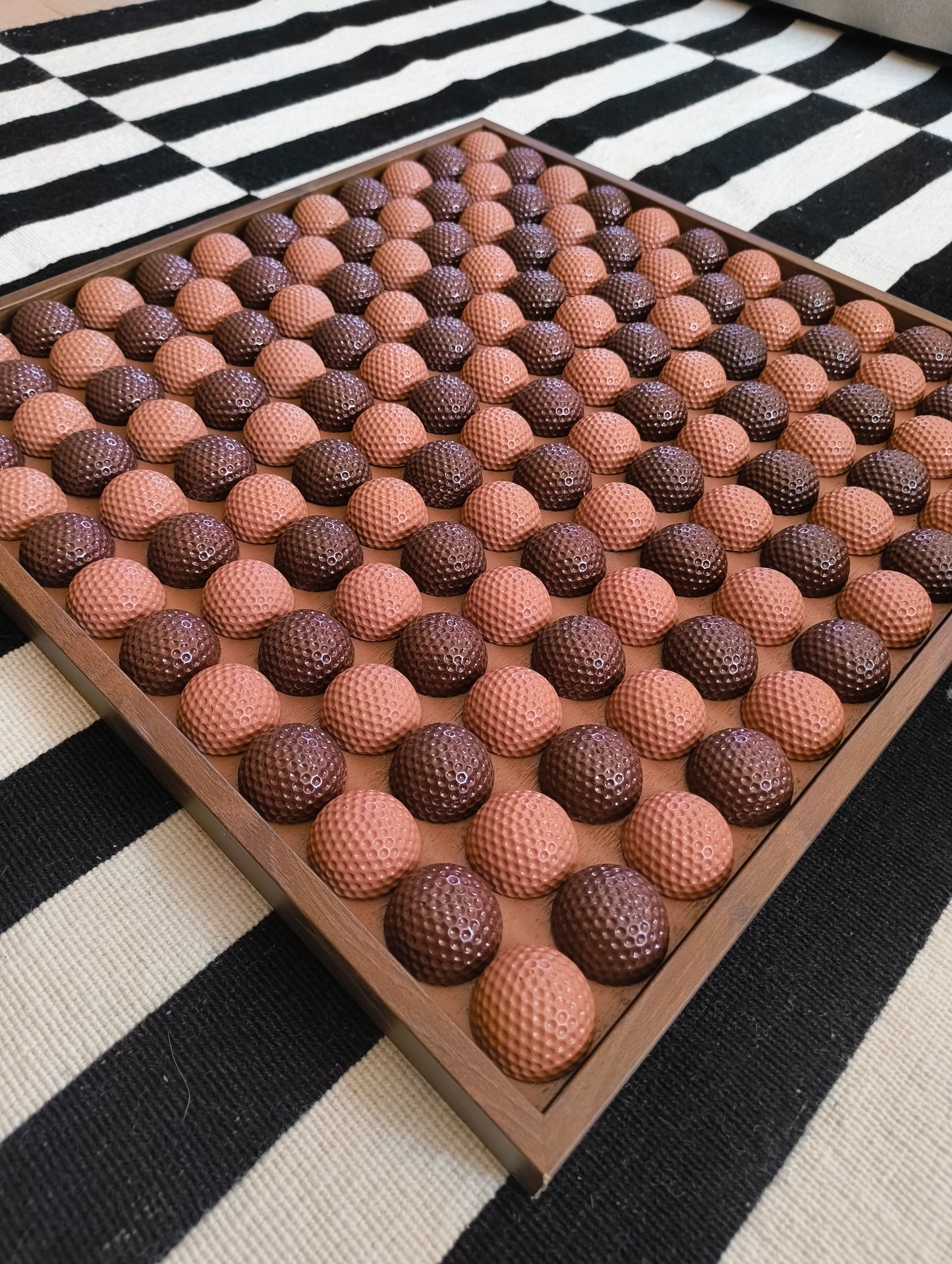 Golfball - 3D Kunst; Braun & Schokoladentönen; 53x53 cm