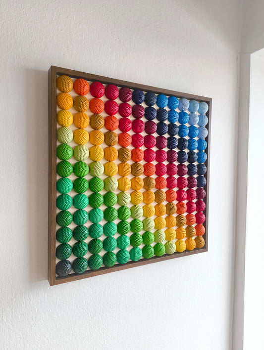 Golfball - 3D Kunst; Bunte Golfbälle im Farbverlauf; 53x53 cm